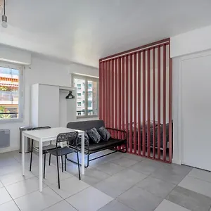 https://cosy-castellane.fr-provencehotel.com
